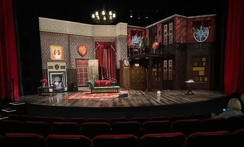 Photo Gallery: The Play That Goes Wrong Filmed With Original Cast